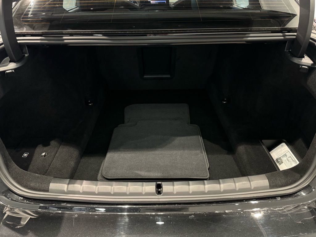 Used 2025 BMW 760i xDrive image 48