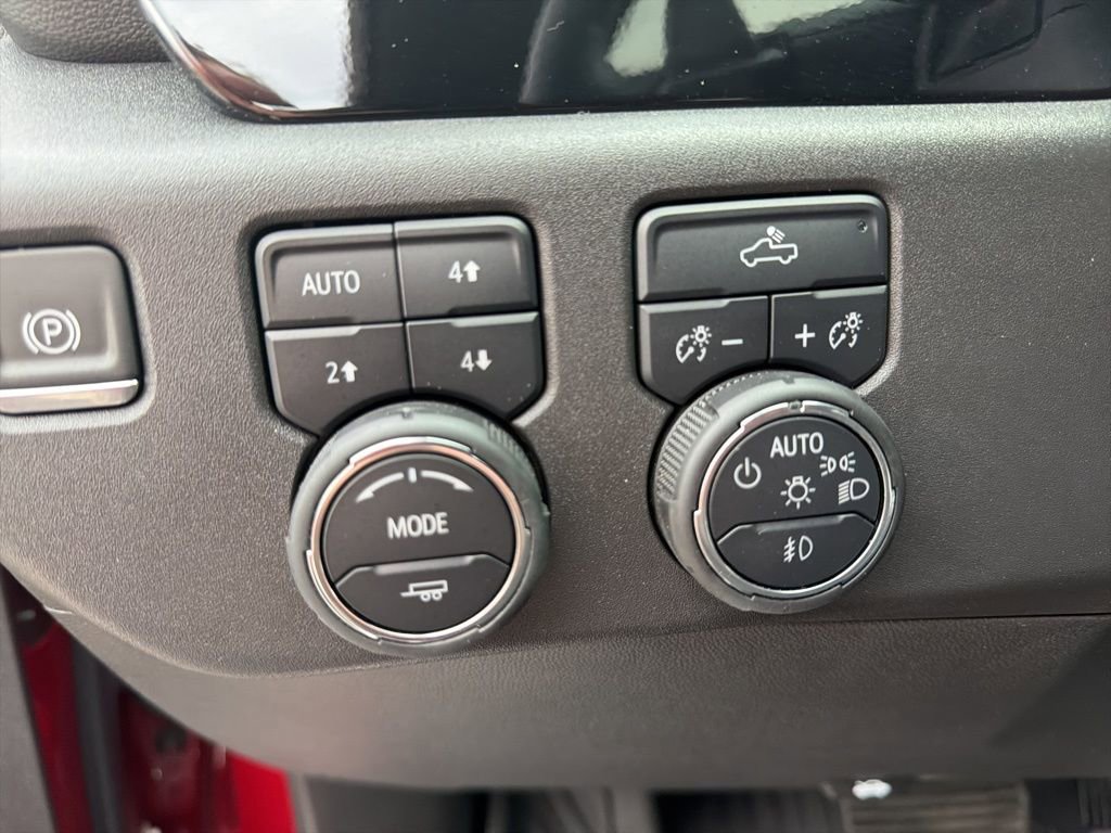 Used 2025 Chevrolet Silverado 1500 LT Trail Boss w/ Convenience Package II AWD/4WD image 19