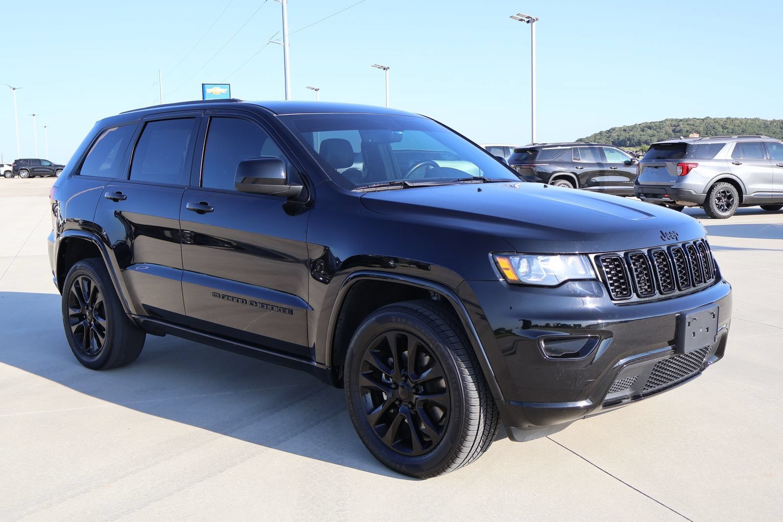 Used 2022 Jeep Grand Cherokee Laredo X AWD/4WD image 4