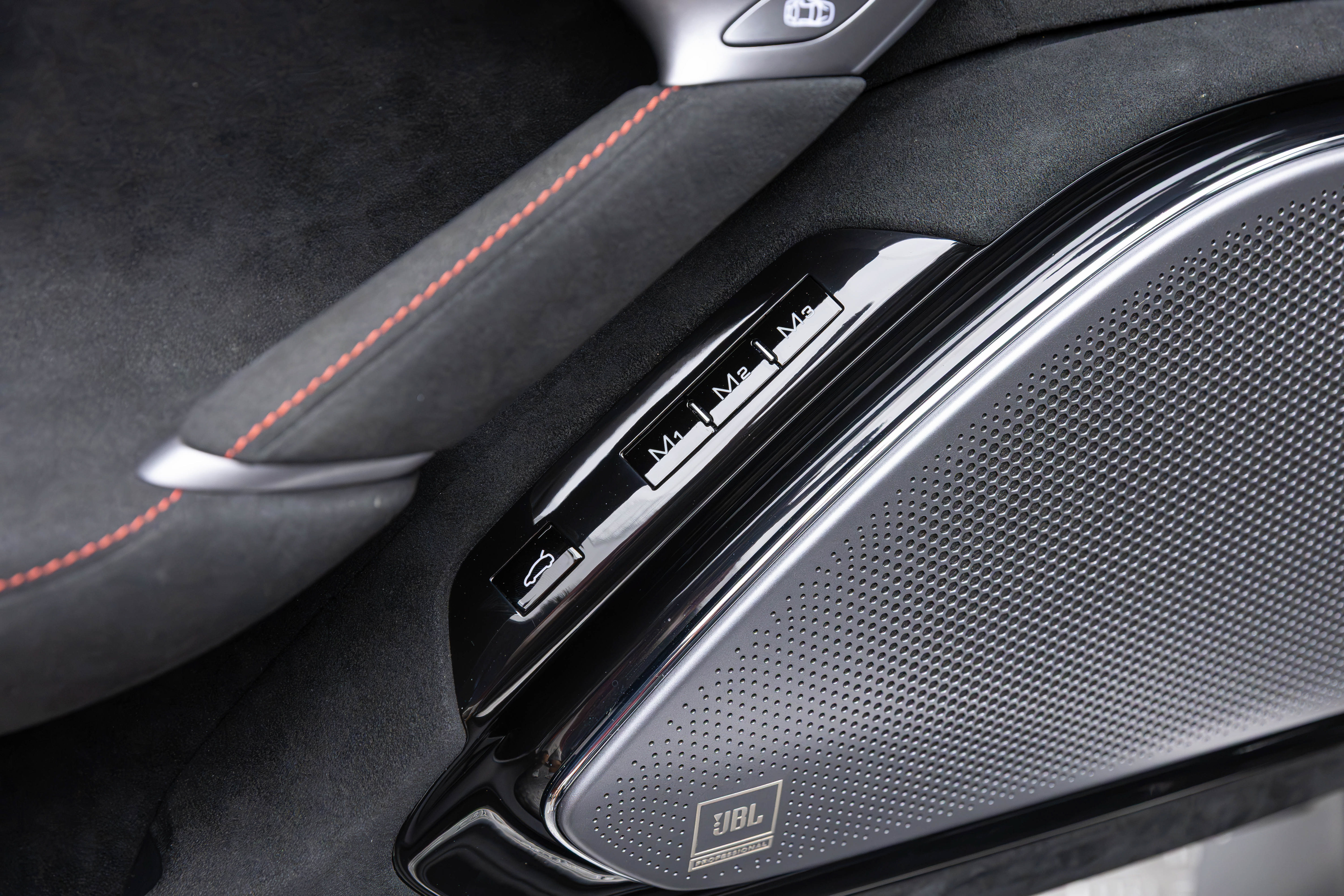 Certified 2025 Ferrari Roma Spider RWD image 31