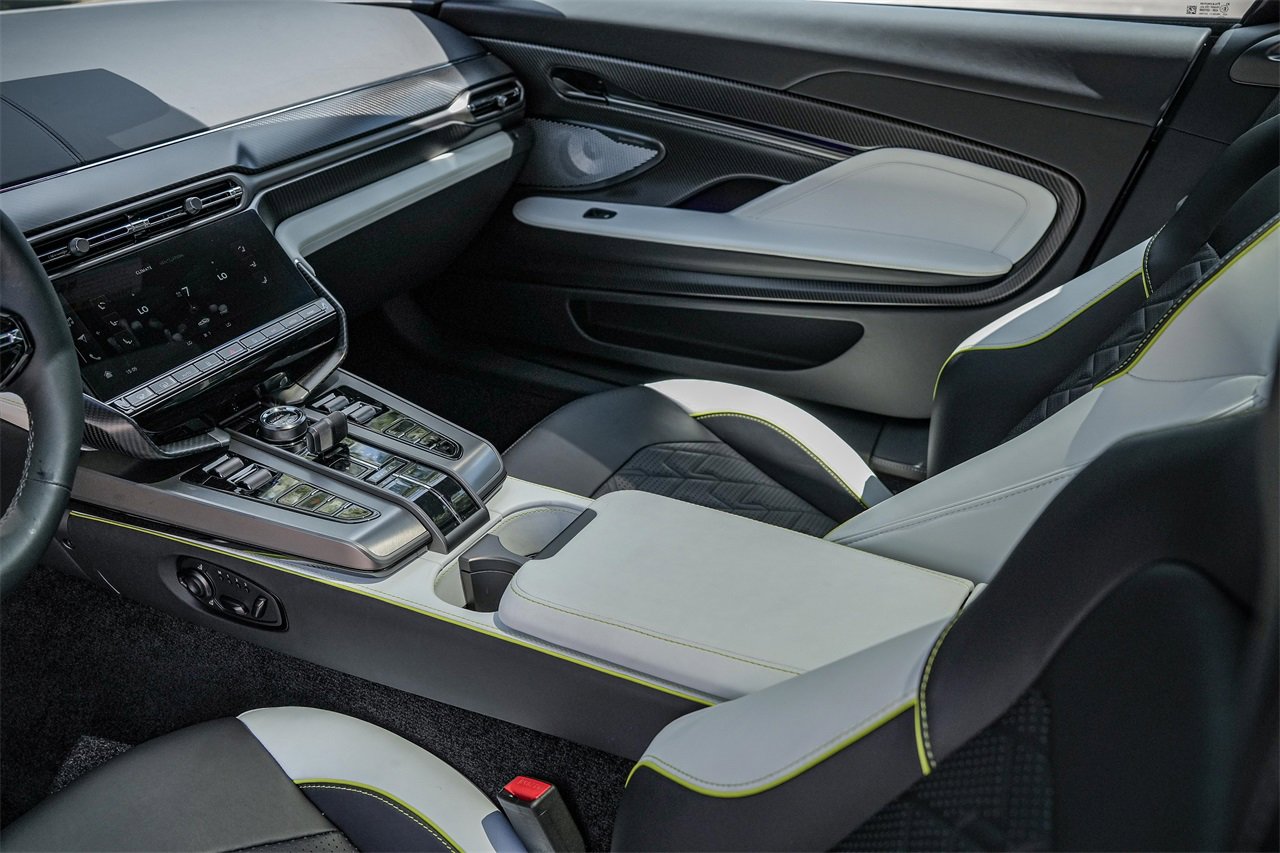 New 2025 Aston Martin Vanquish Coupe image 22