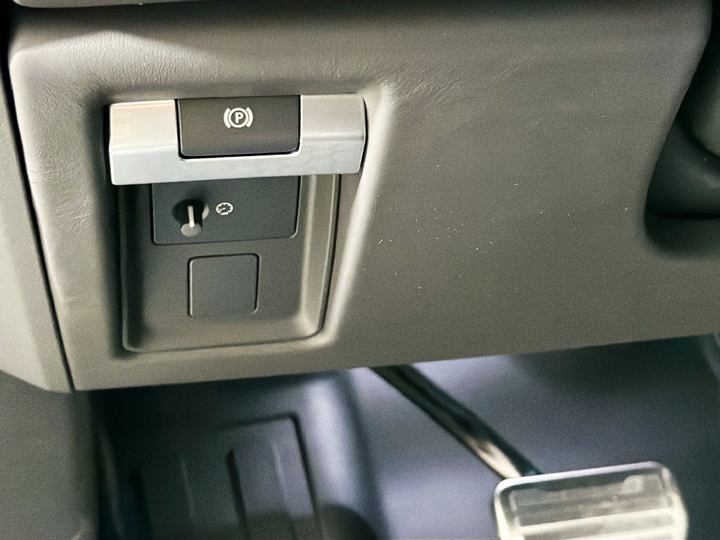New 2026 Land Rover Defender 110 OCTA AWD/4WD image 10