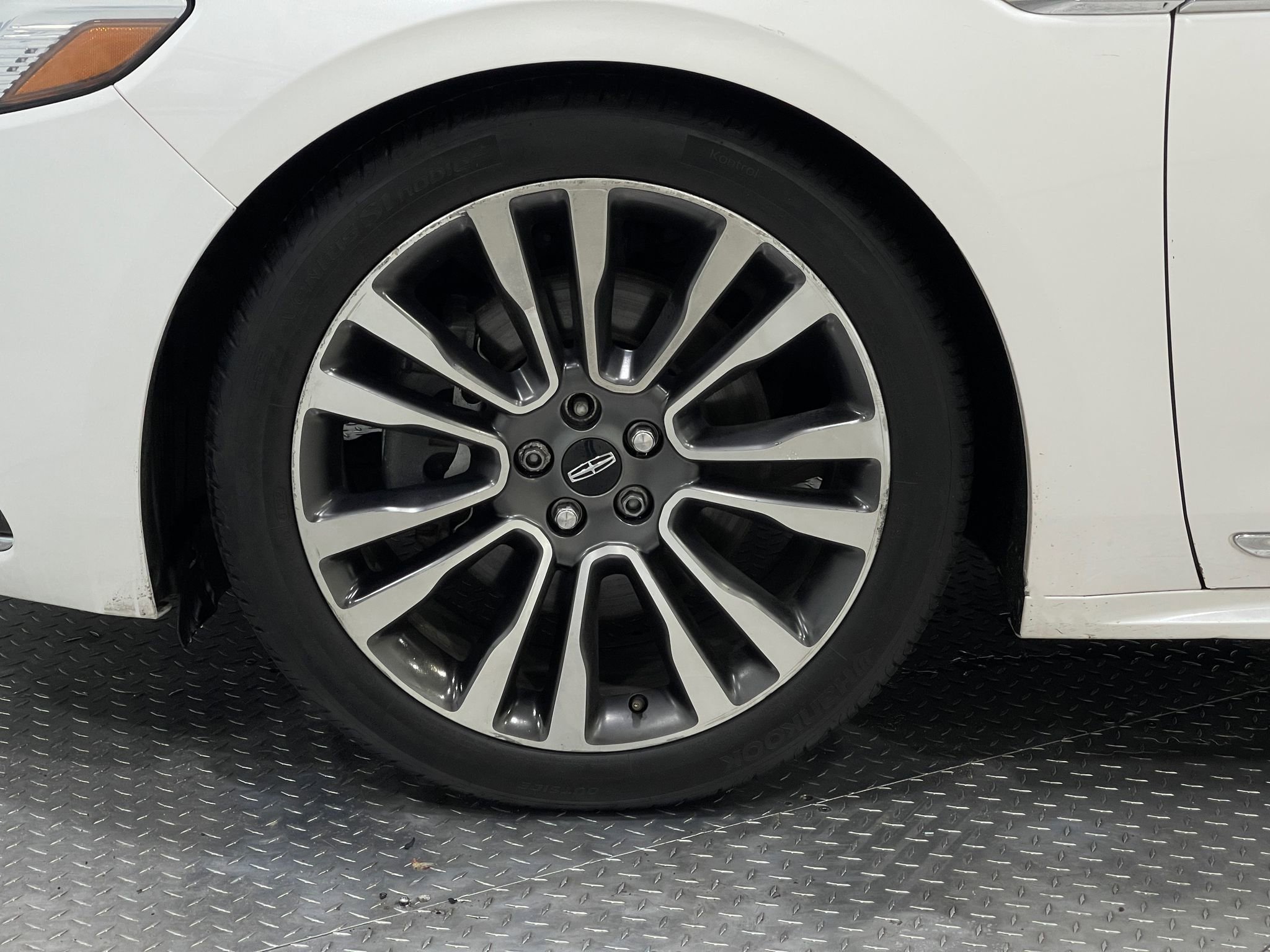 Used 2018 Lincoln Continental Select w/ Continental Climate Package image 35