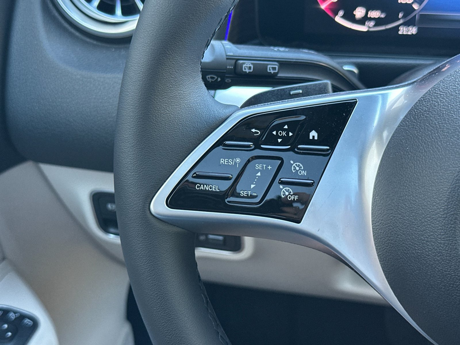 New 2026 Mercedes-Benz GLB 250 4MATIC image 25