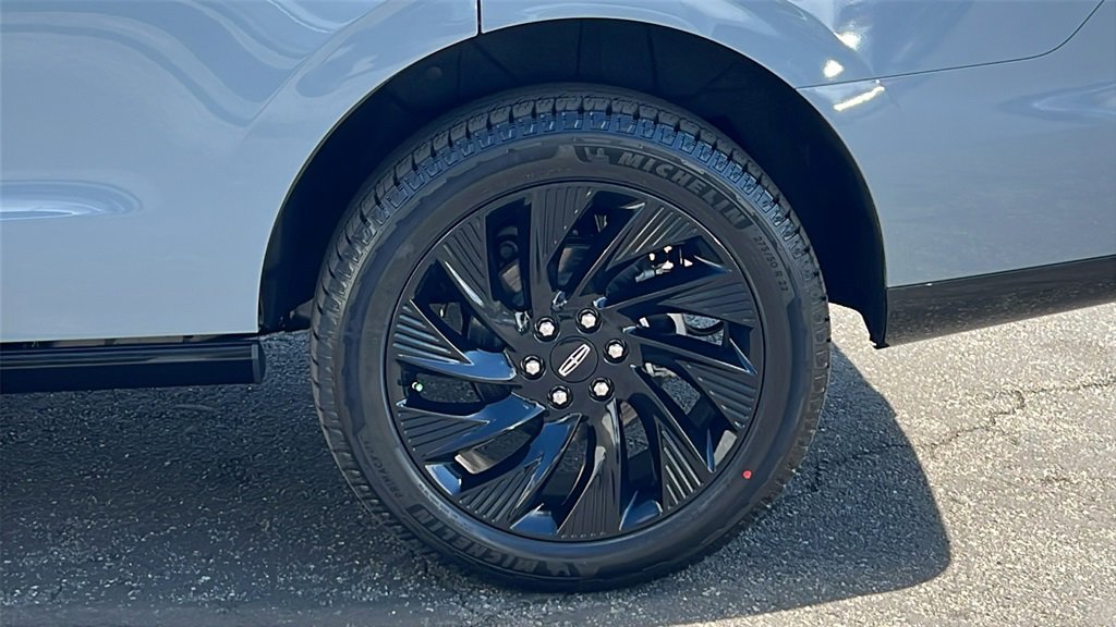 New 2025 Lincoln Navigator Reserve w/ Jet Appearance Package image 5