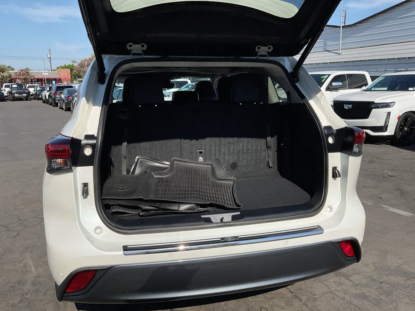 Used 2022 Toyota RAV4 XSE w/ XSE Grade Weather Package AWD/4WD image 25