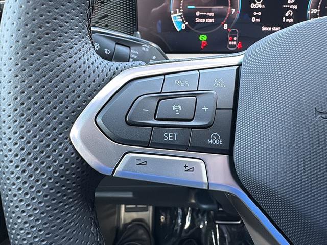 New 2026 Volkswagen Tiguan SE R-Line image 17