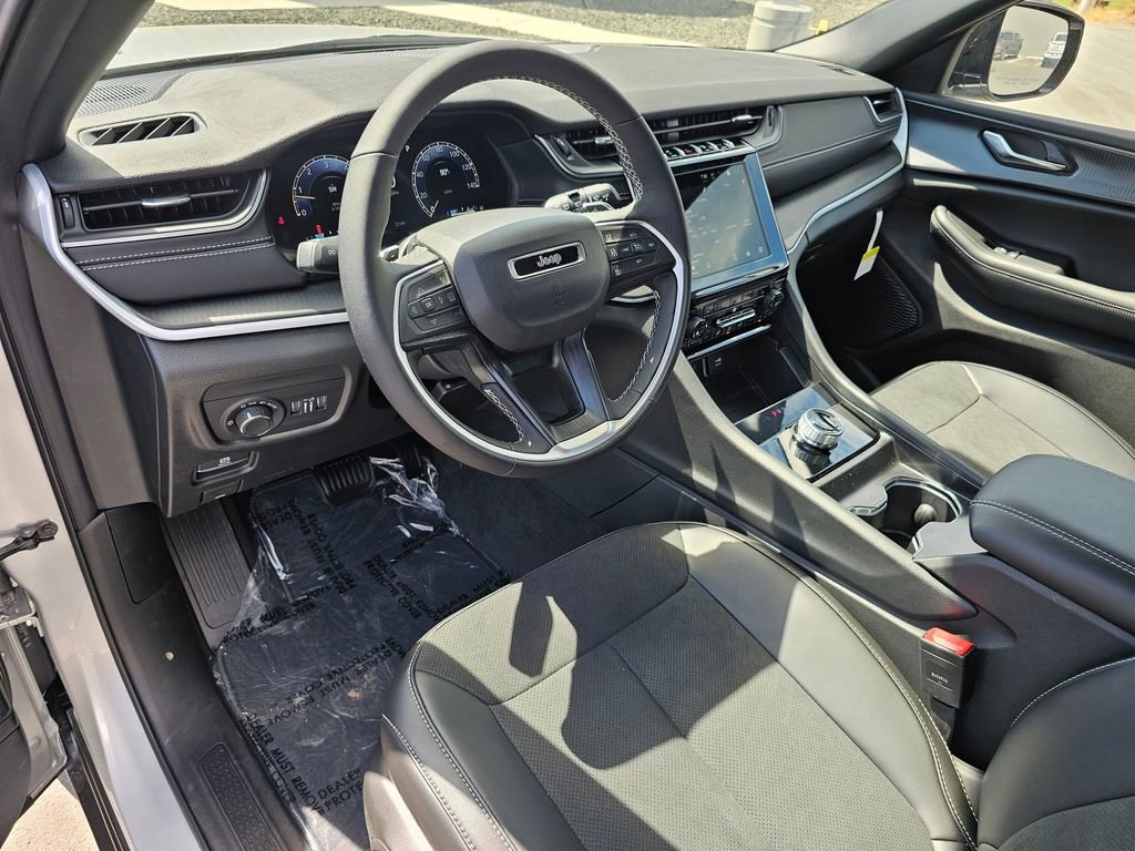 New 2025 Jeep Grand Cherokee L Altitude AWD/4WD image 2