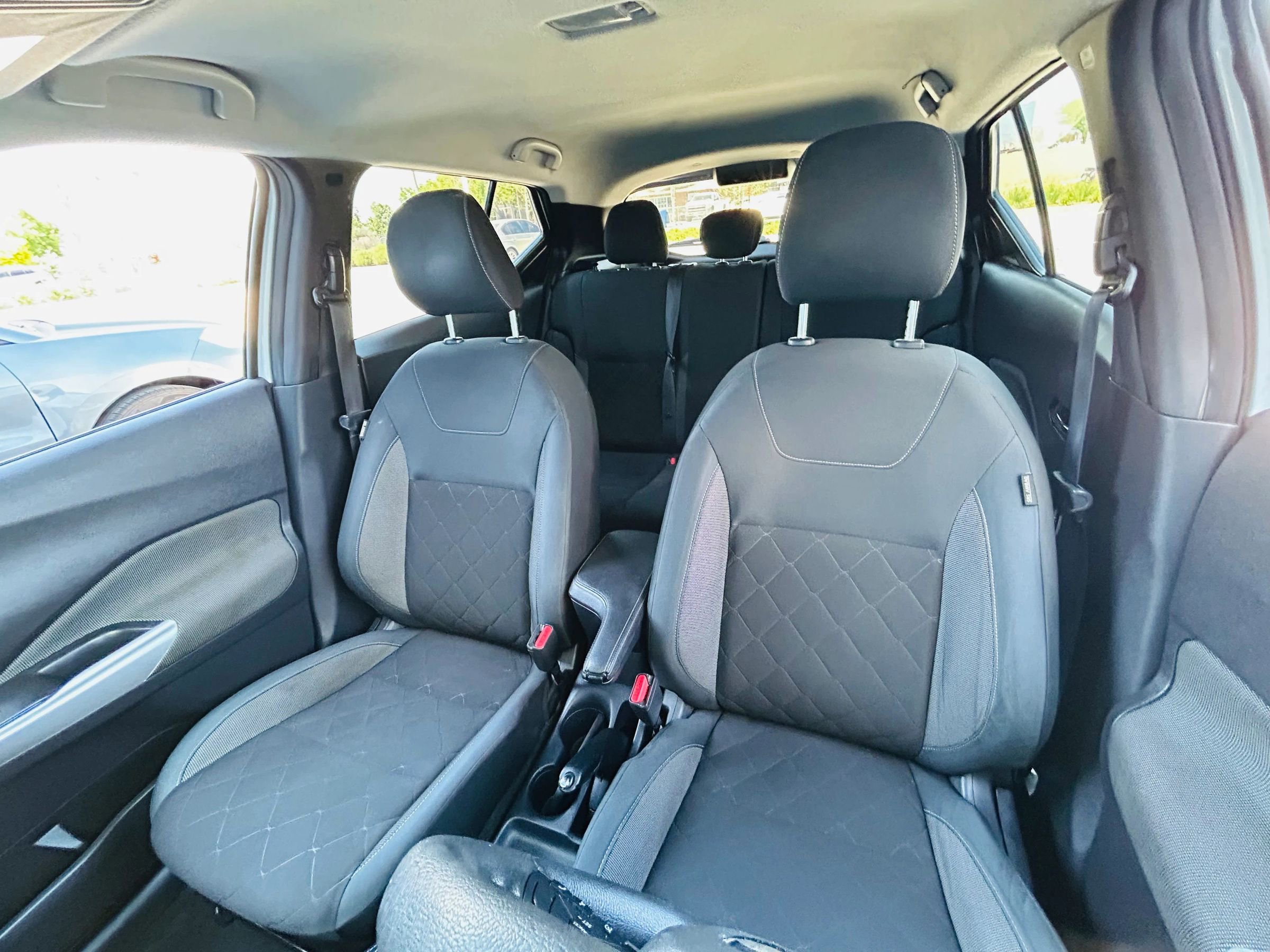 Used 2020 Nissan Kicks SV FWD image 34