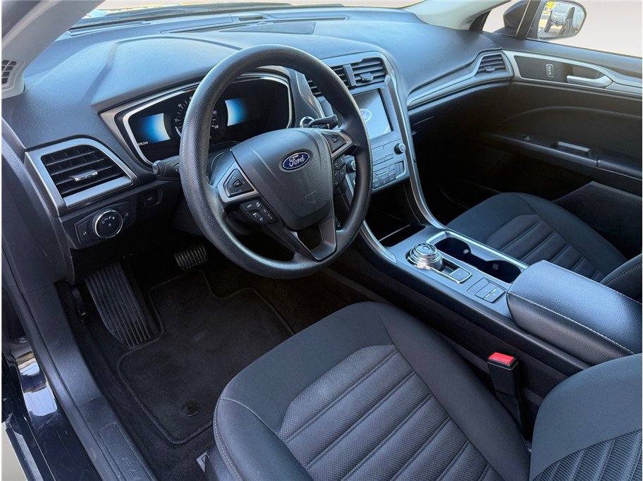 Used 2019 Ford Fusion SE FWD image 11