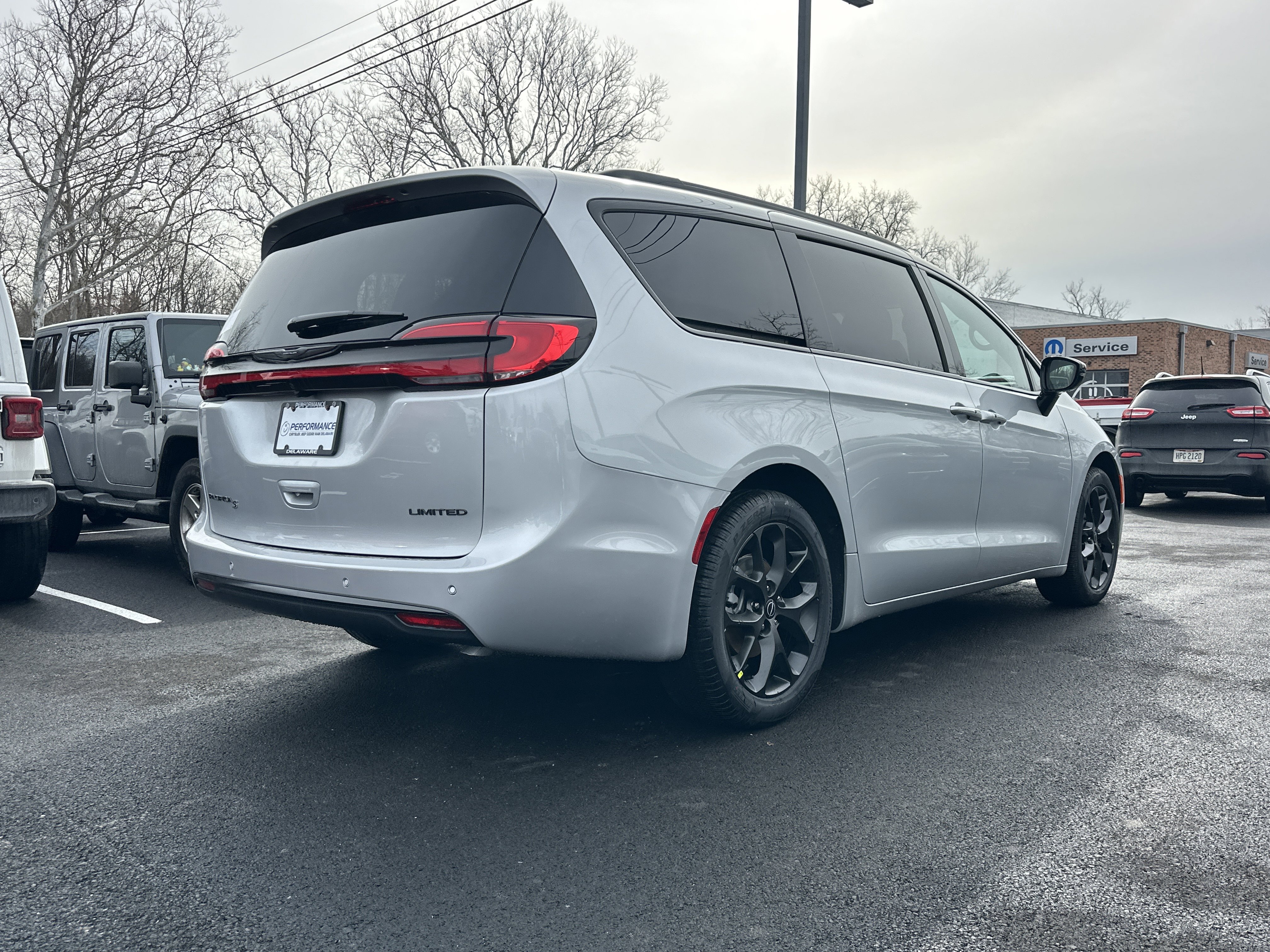 New 2026 Chrysler Pacifica Limited w/ S Appearance Package FWD image 19