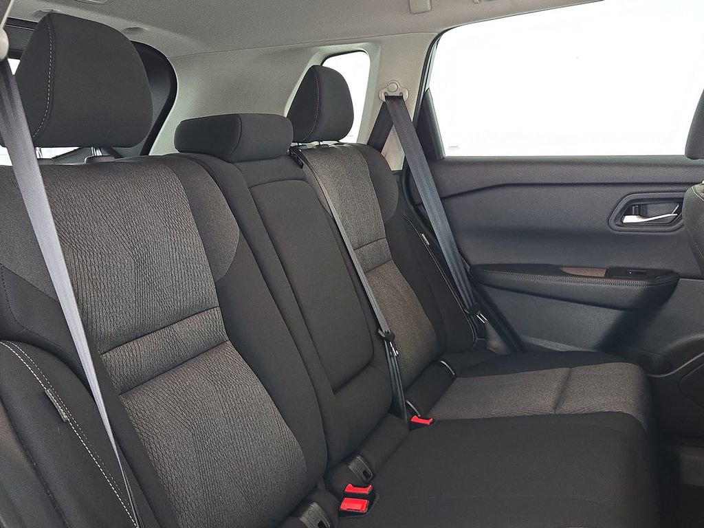 Used 2025 Nissan Rogue SV image 32