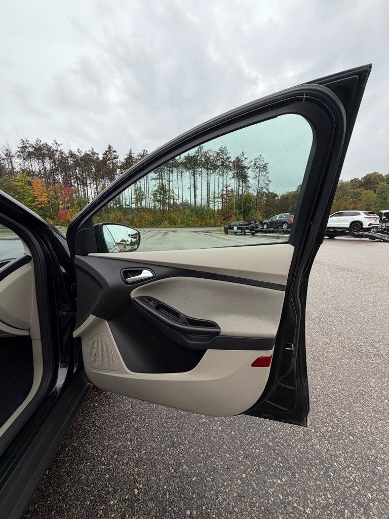 Used 2013 Ford Focus SE FWD image 18