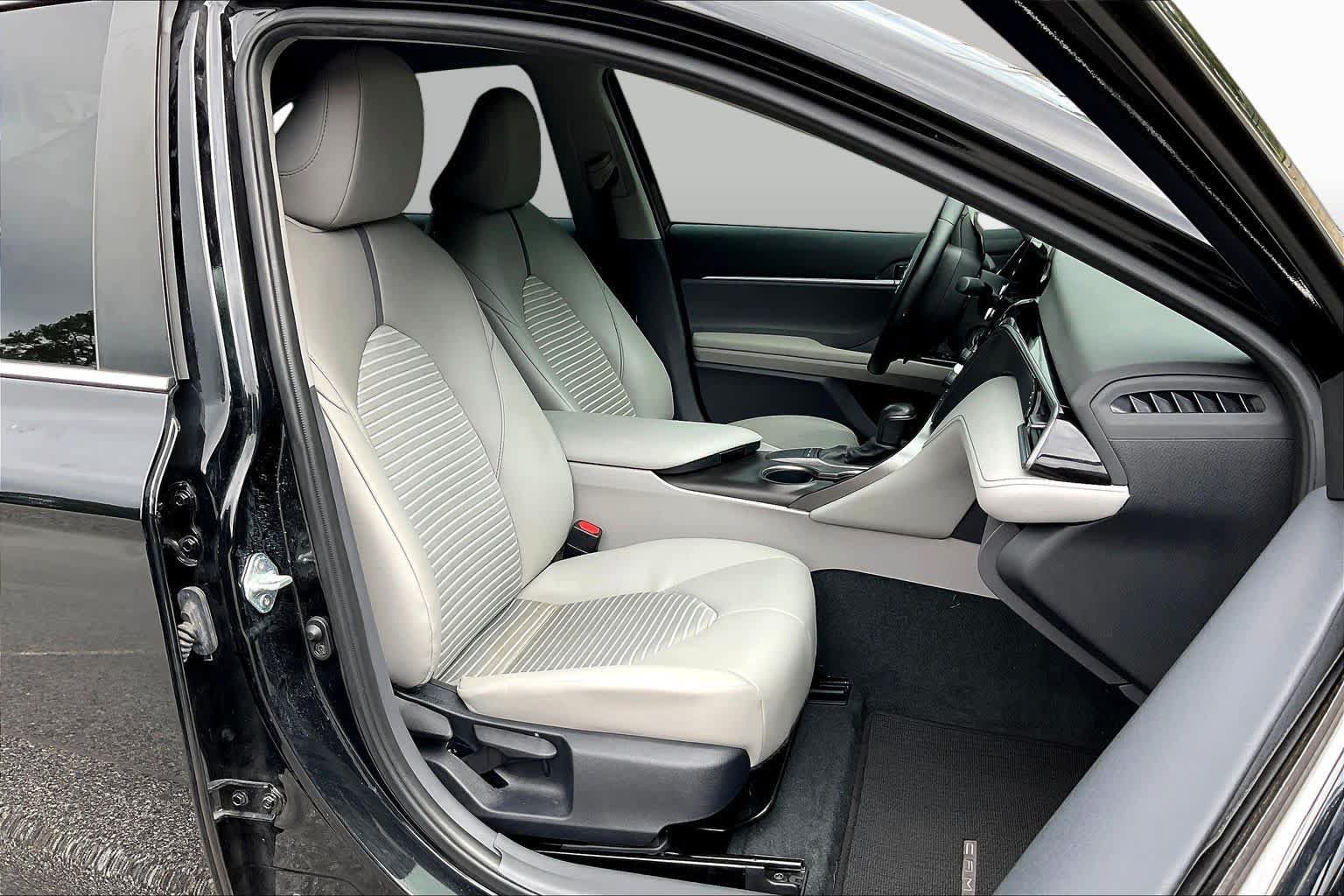 Used 2023 Toyota Camry SE FWD image 9