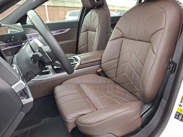 Certified 2023 BMW 760i xDrive image 13