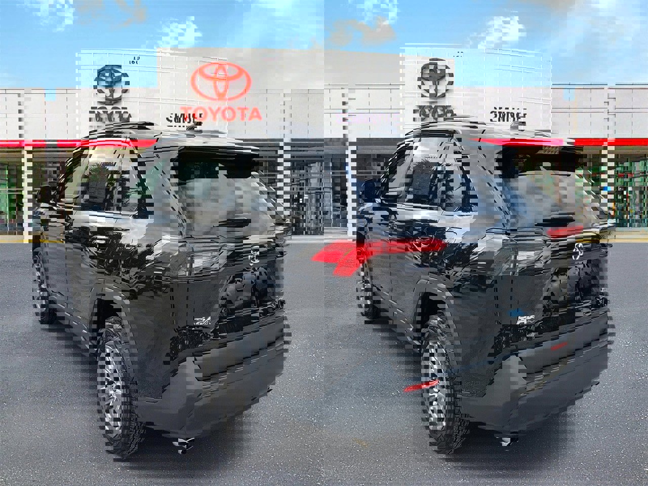 Used 2025 Toyota RAV4 XLE image 4