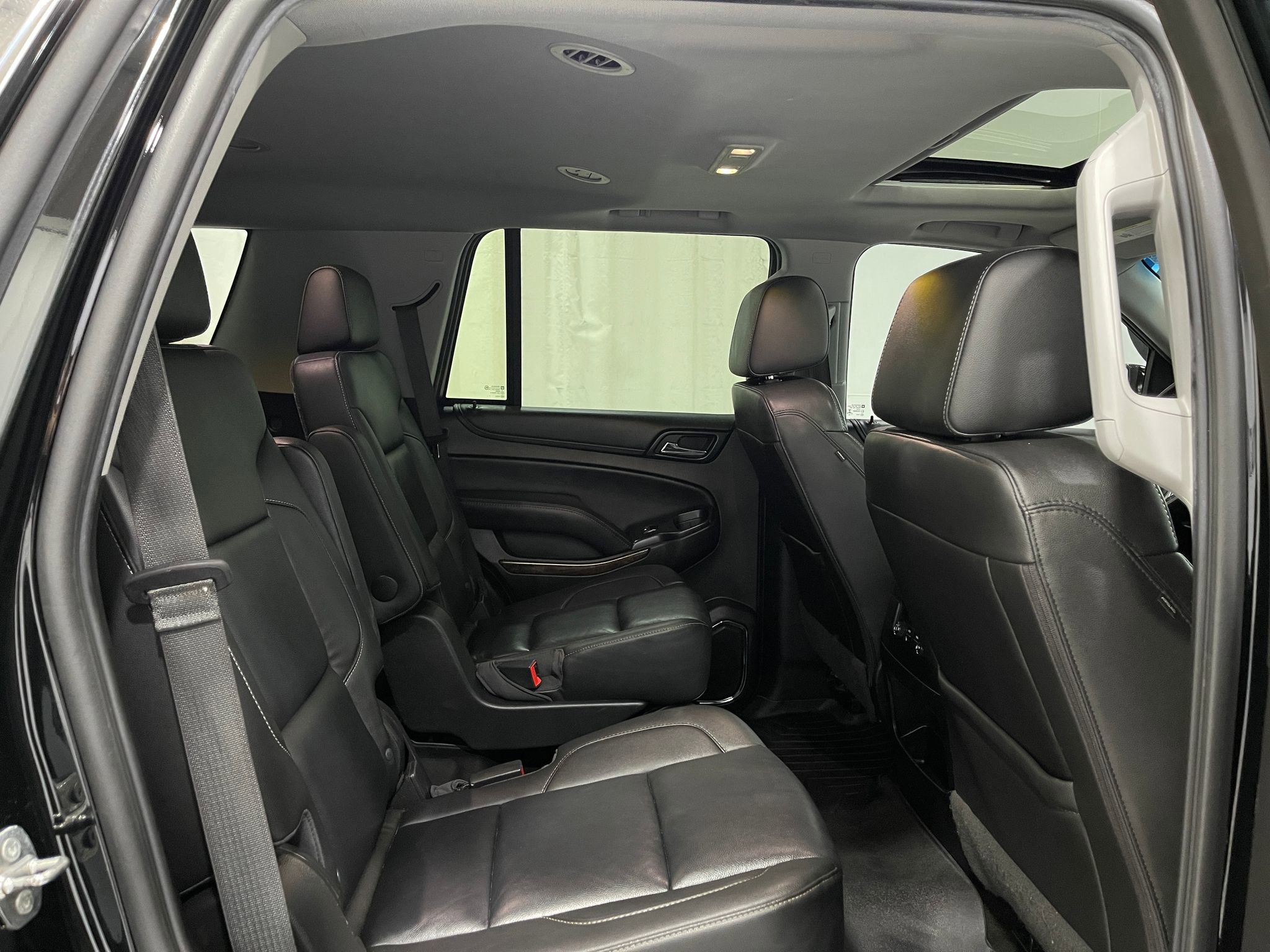Used 2018 Chevrolet Tahoe LT w/ Luxury Package AWD/4WD image 33
