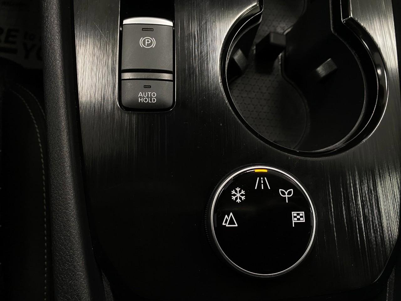 Used 2025 Nissan Rogue SV image 26