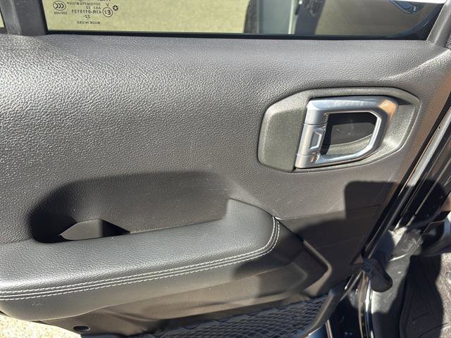 Used 2023 Jeep Gladiator Rubicon w/ Cold Weather Group image 17