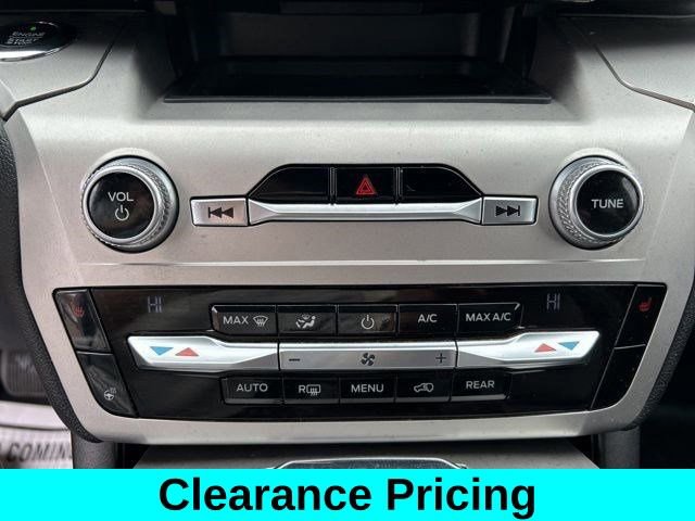 Used 2021 Ford Explorer XLT image 32