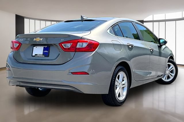 Used 2017 Chevrolet Cruze LT FWD image 6