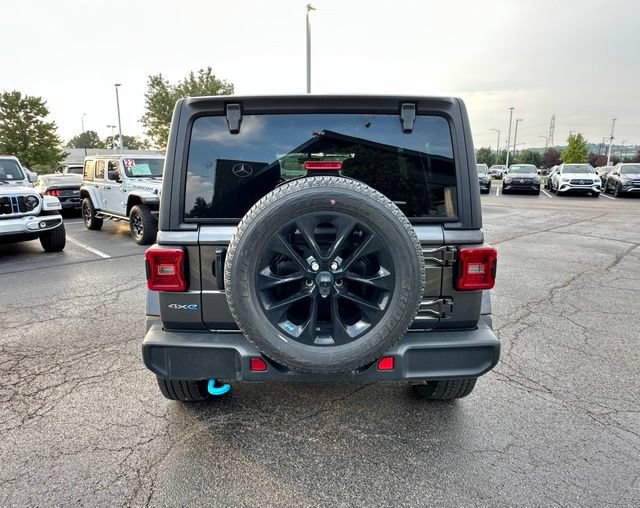 Used 2022 Jeep Wrangler Unlimited Sahara w/ Cold Weather Group AWD/4WD image 13
