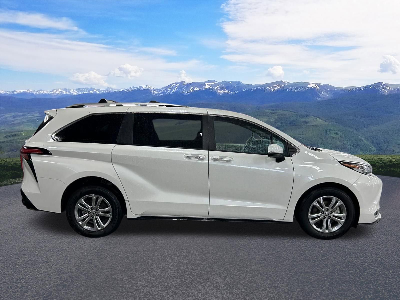 Used 2023 Toyota Sienna Platinum AWD/4WD image 7