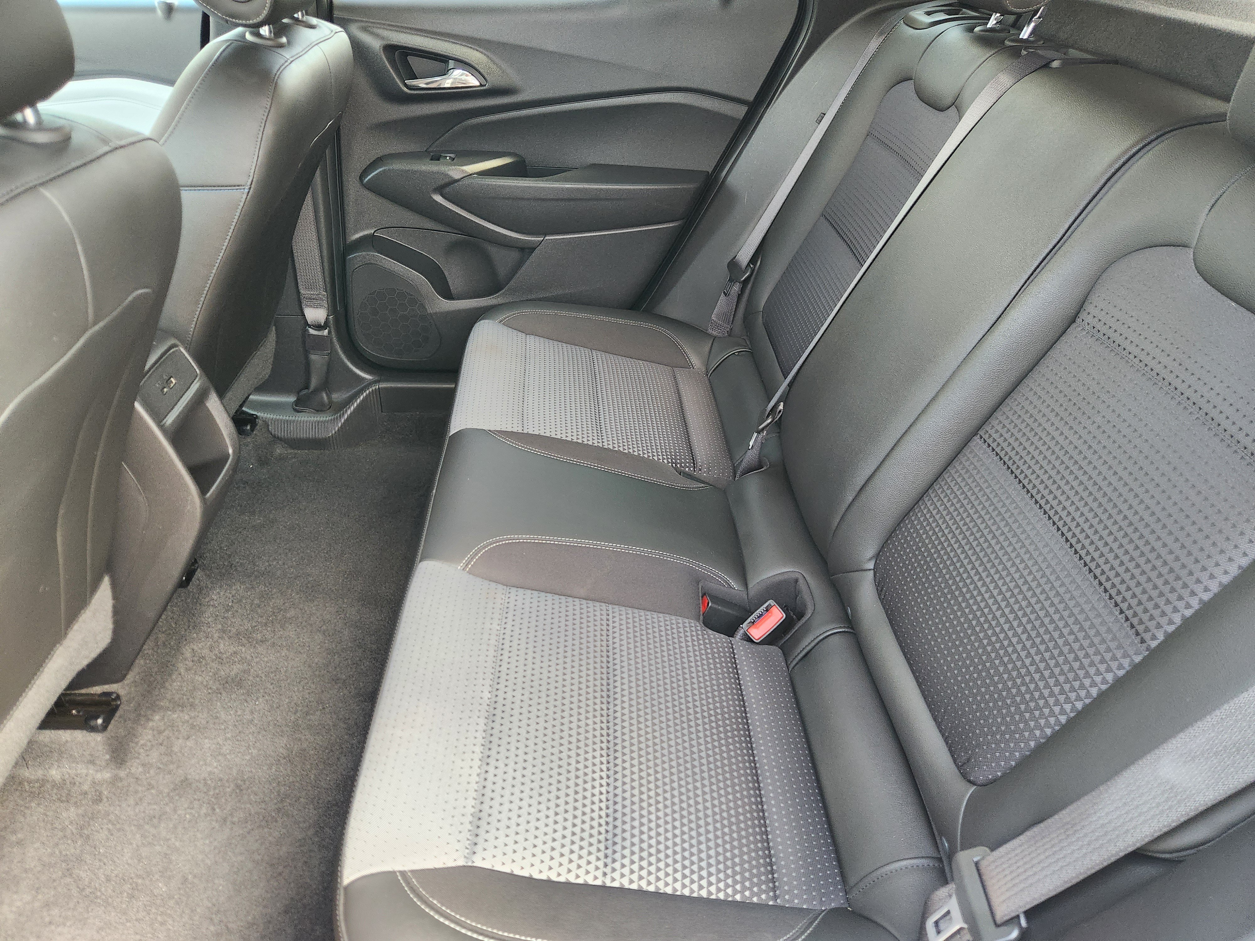Used 2025 Chevrolet Trax LT FWD image 30