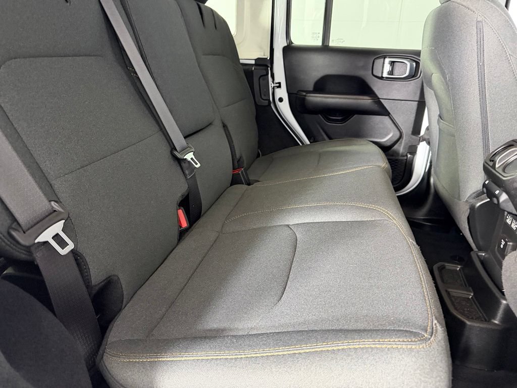 Used 2024 Jeep Wrangler Unlimited Sahara AWD/4WD image 28