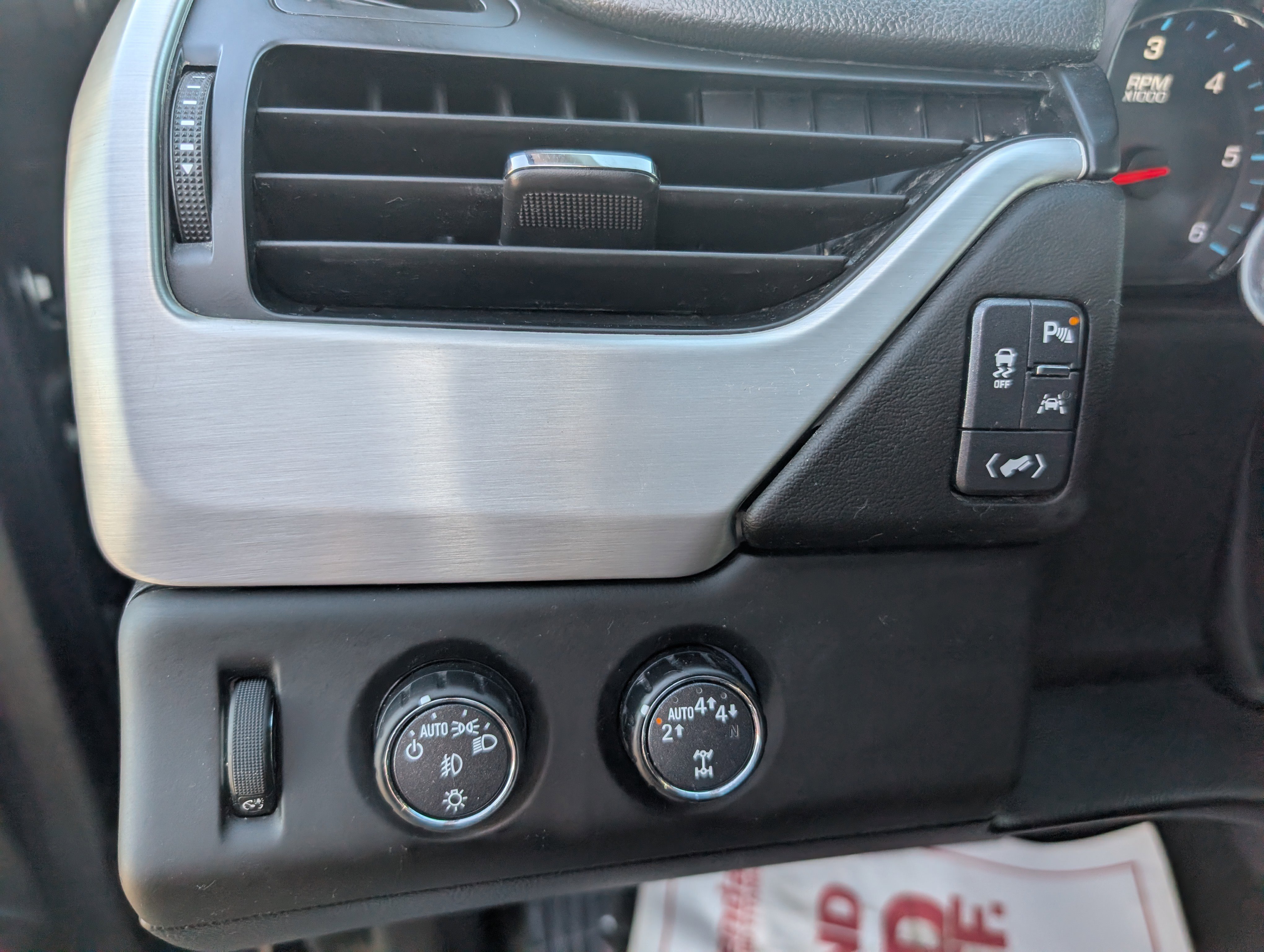 Used 2017 GMC Yukon XL SLT w/ Open Road Package image 14