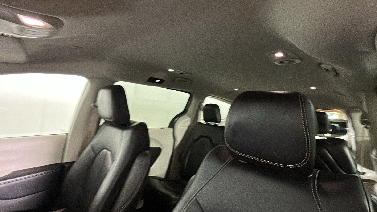 Used 2024 Chrysler Pacifica Touring-L FWD image 14