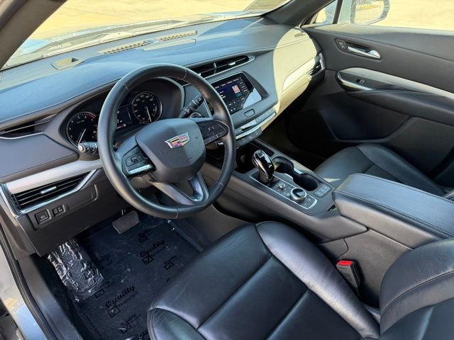 Used 2023 Cadillac XT4 Premium Luxury image 11