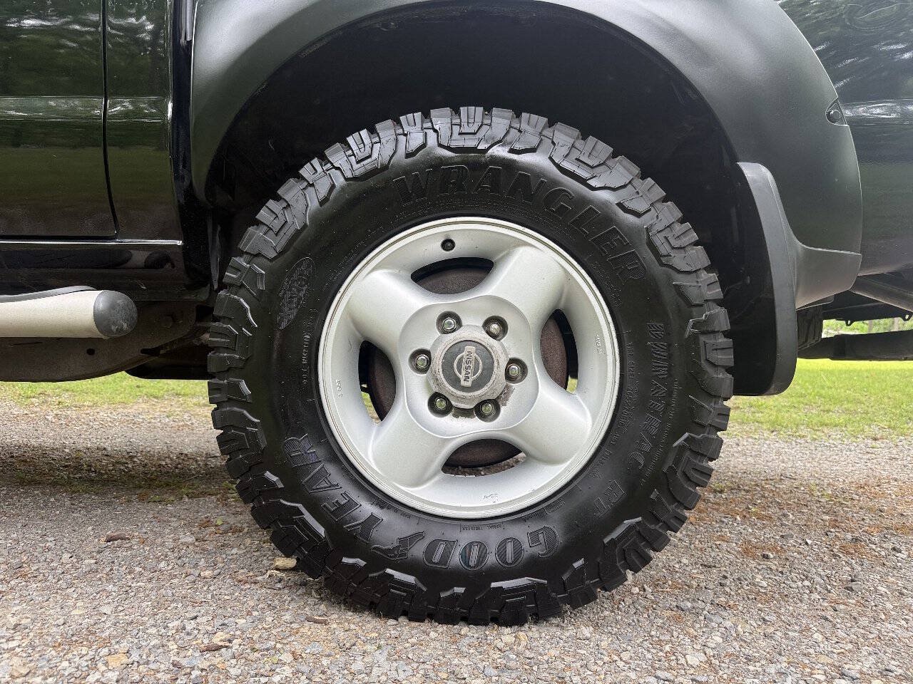 Used 2002 Nissan Frontier SE AWD/4WD image 26
