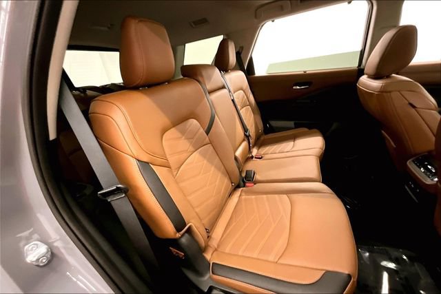 Used 2025 Nissan Pathfinder Platinum w/ Cargo Package FWD image 27