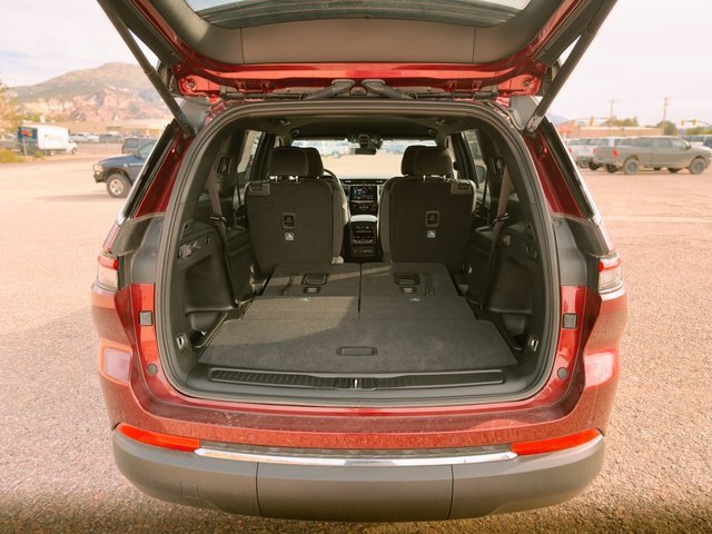 New 2025 Jeep Grand Cherokee L Laredo w/ Luxury Tech Group I image 7