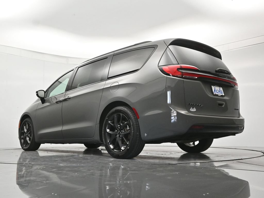 Used 2025 Chrysler Pacifica Limited FWD image 43