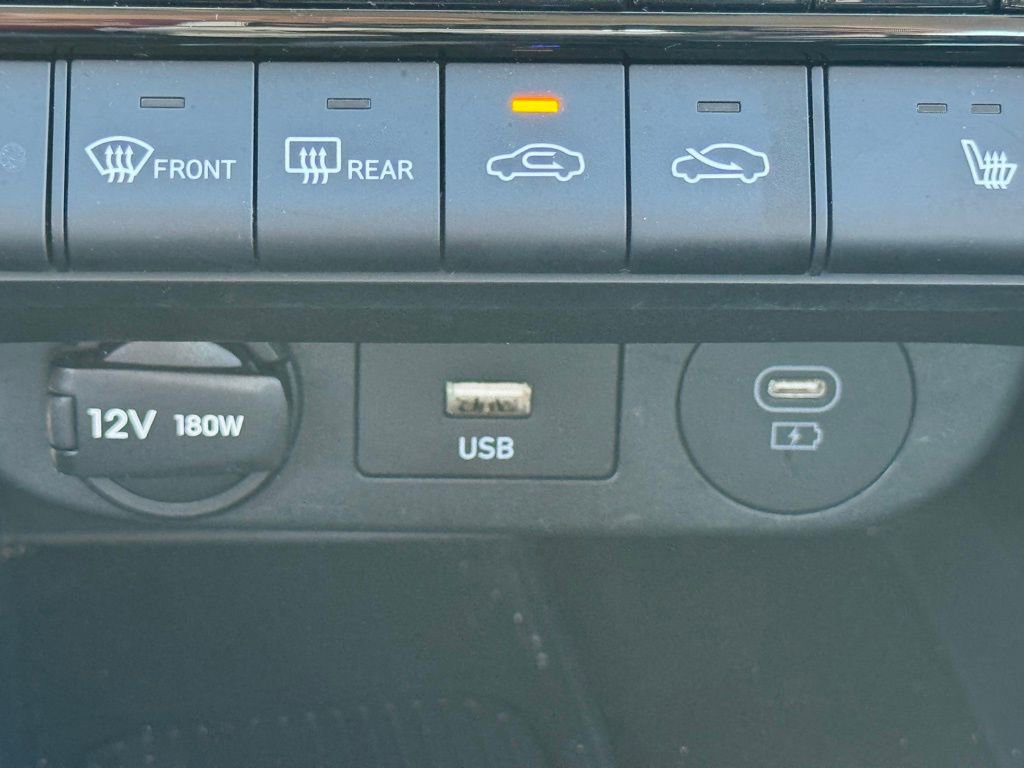 Used 2025 Hyundai Elantra Limited image 26