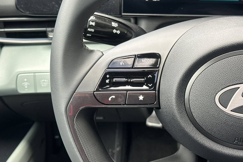 New 2026 Hyundai Elantra Limited FWD image 25