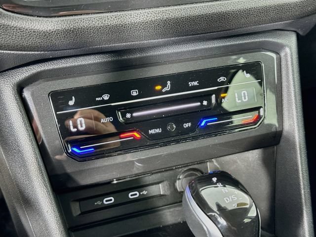 Used 2024 Volkswagen Tiguan SE AWD/4WD image 16
