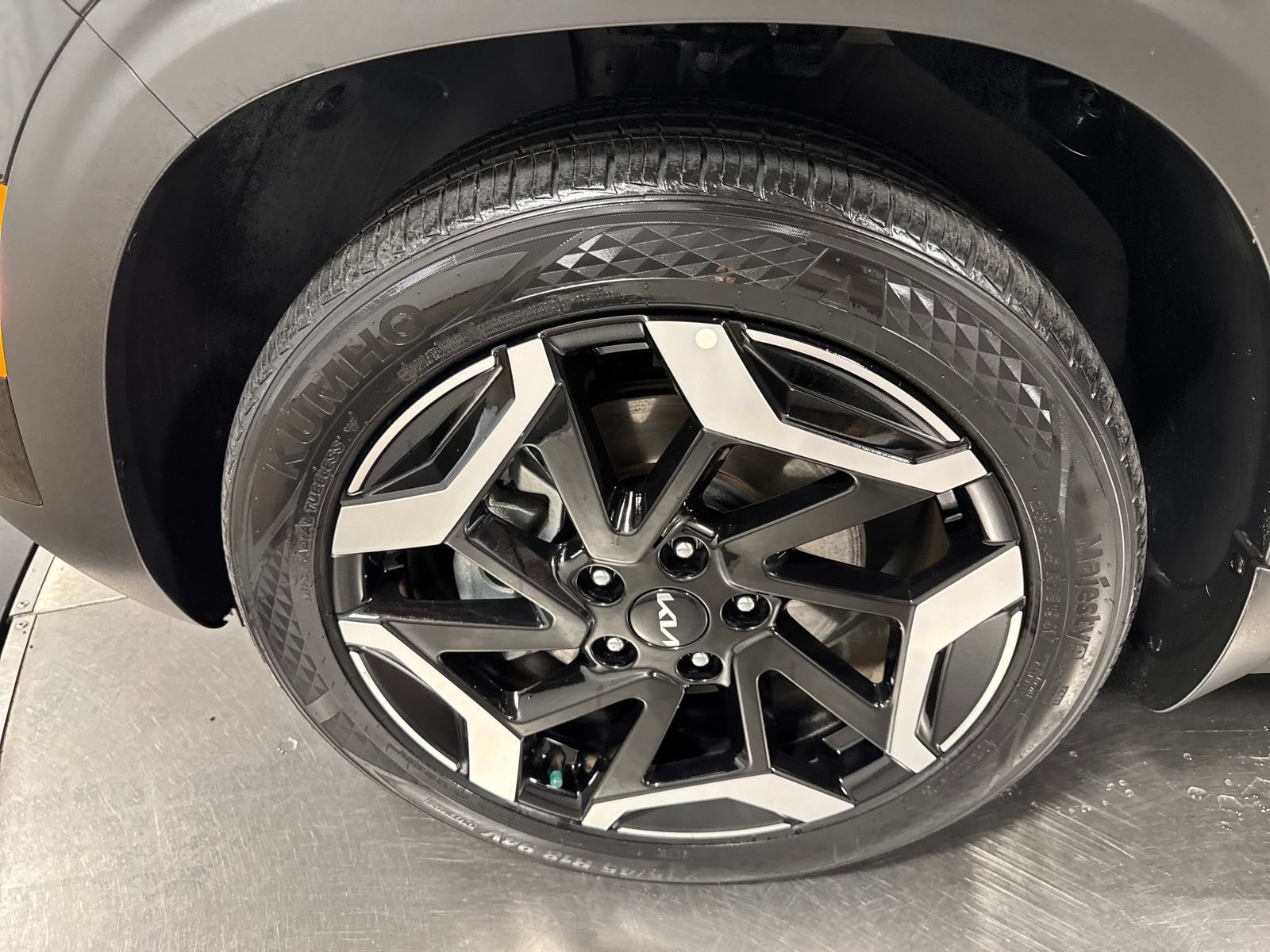 Certified 2024 Kia Seltos SX w/ SX Sunroof Package AWD/4WD image 2
