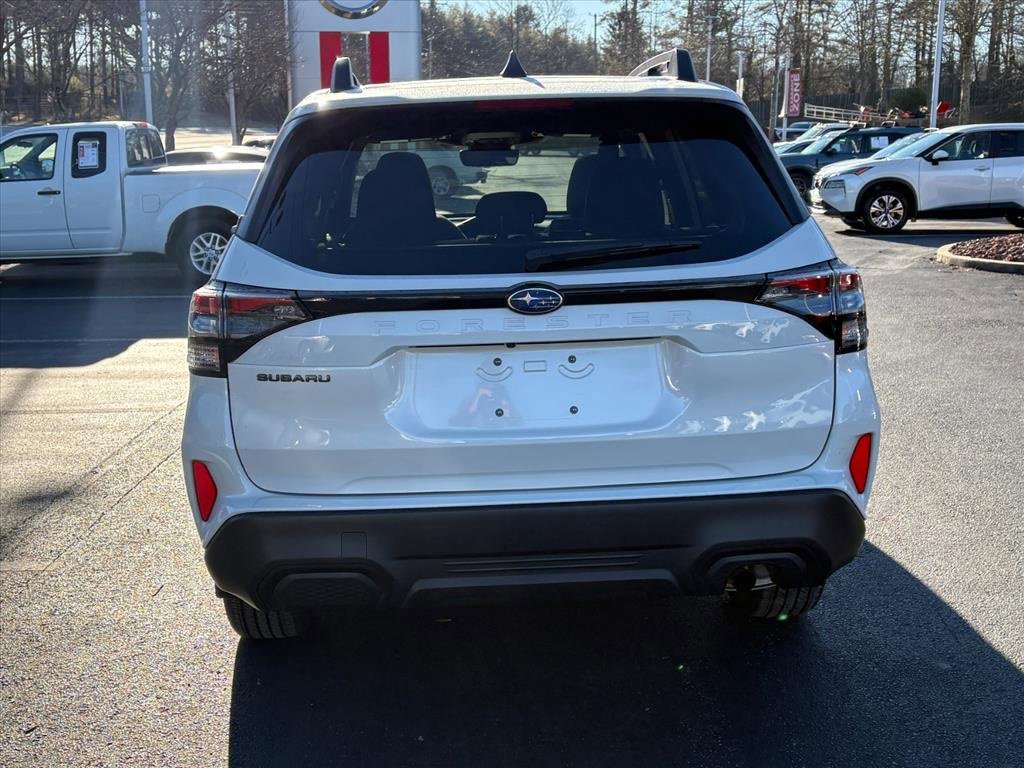 Used 2025 Subaru Forester Premium w/ Convenience Package #2 image 6