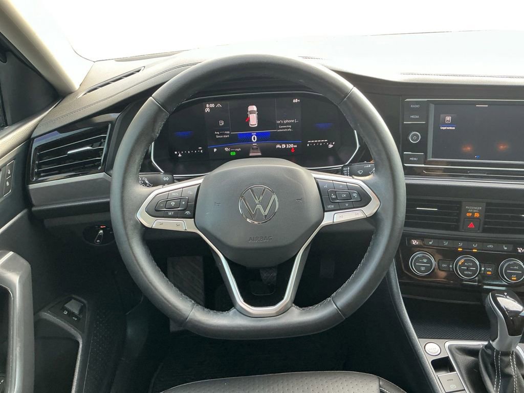 Used 2024 Volkswagen Jetta SE w/ Panoramic Sunroof Package image 18