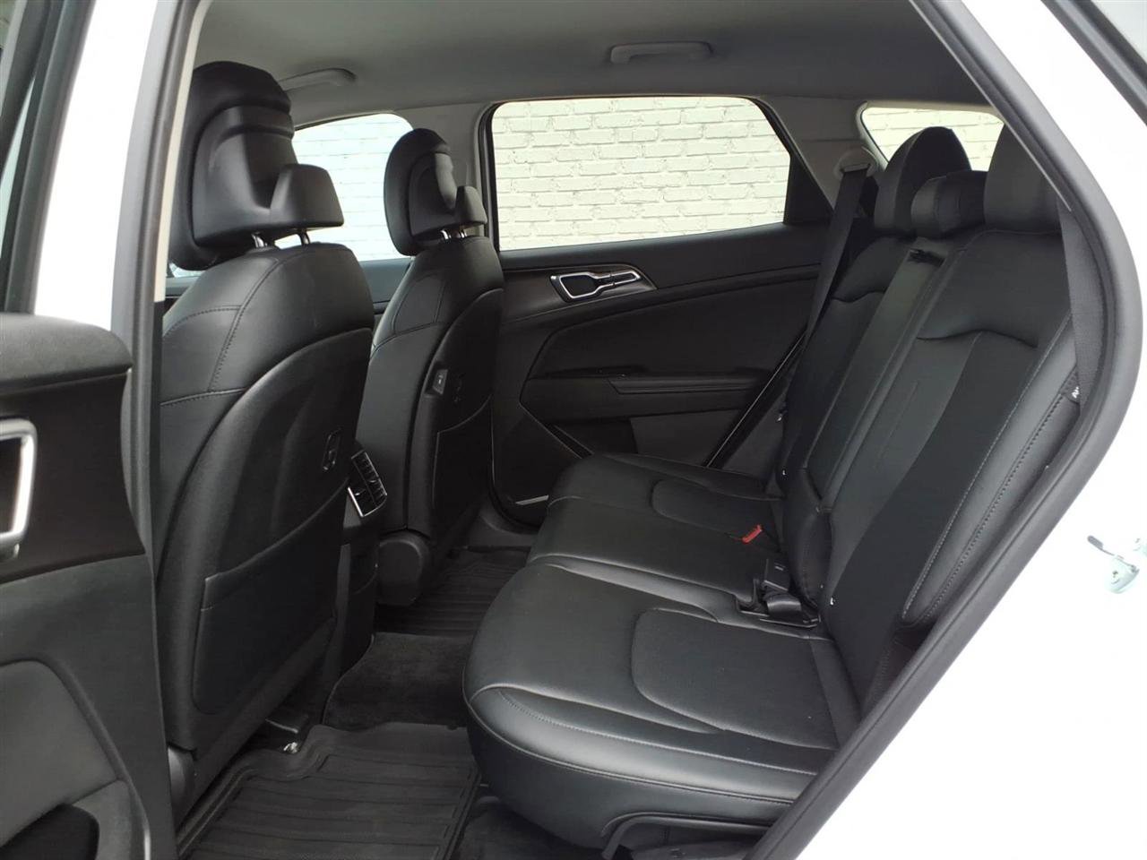 Used 2024 Kia Sportage EX image 13