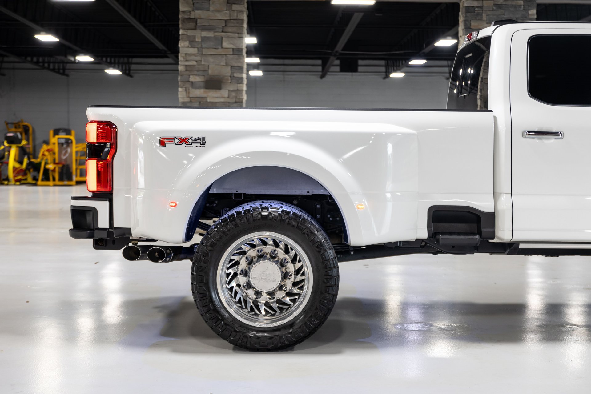 Used 2023 Ford F450 Platinum w/ FX4 Off-Road Package AWD/4WD image 29