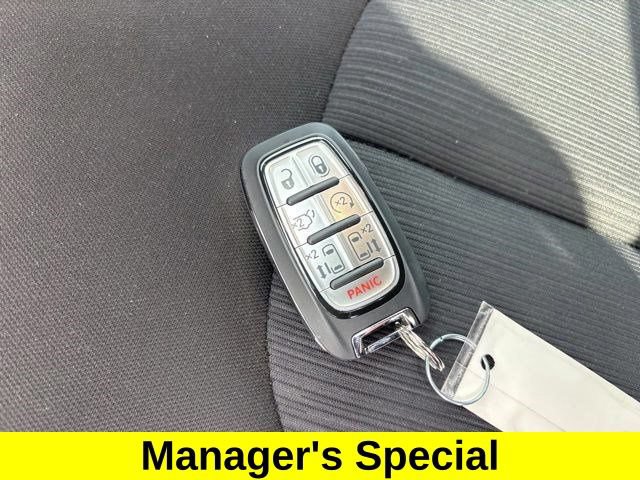 Used 2023 Chrysler Pacifica Touring FWD image 44