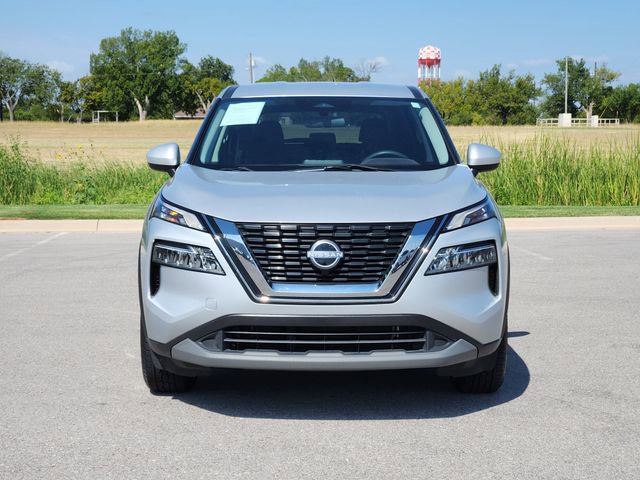 Used 2023 Nissan Rogue SV image 2