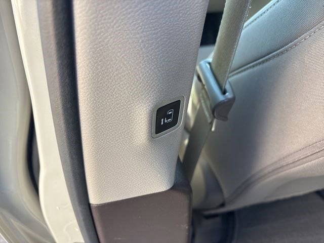 Used 2017 Chrysler Pacifica Touring w/ Tire & Wheel Group FWD image 32