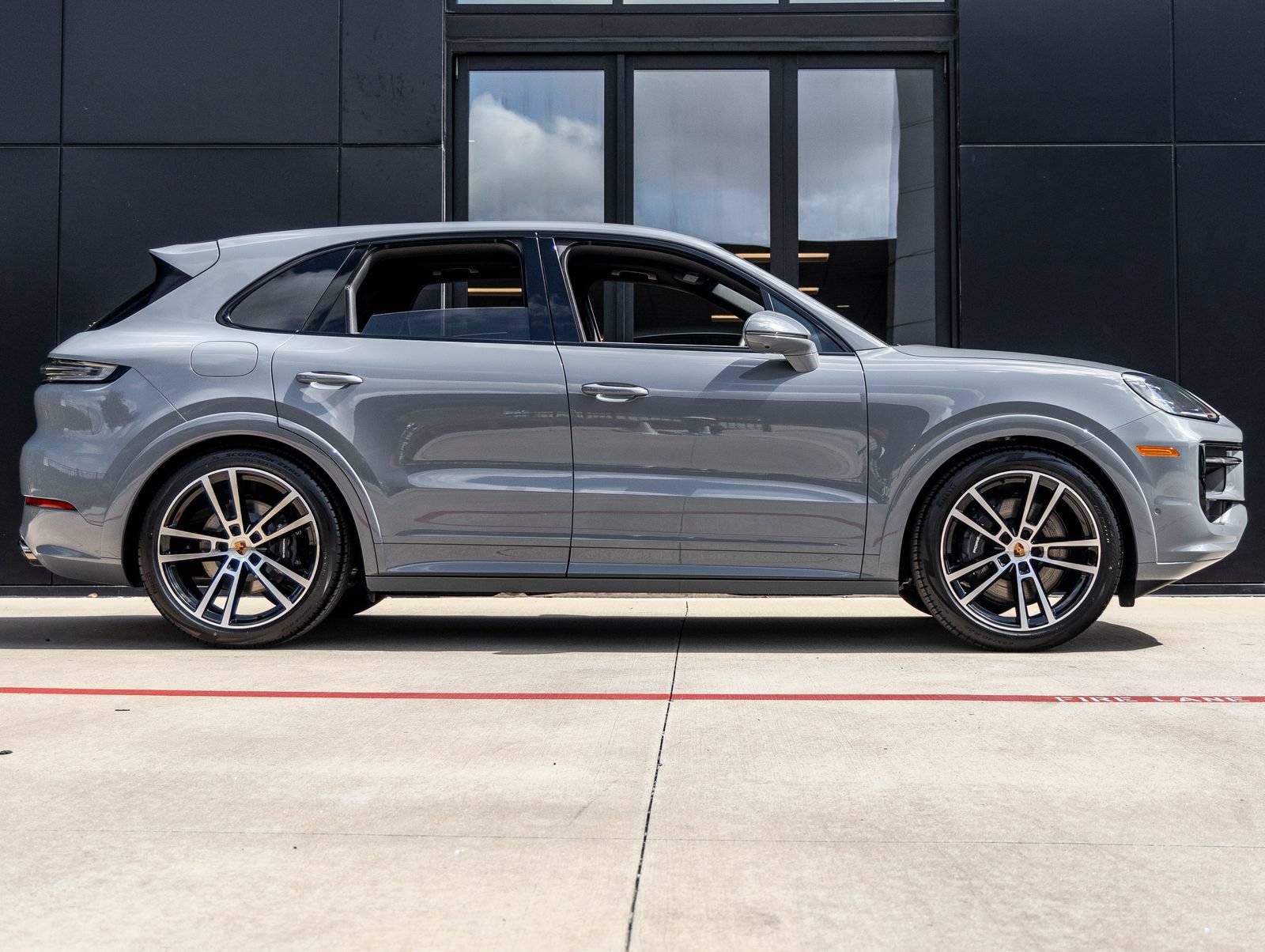 New 2026 Porsche Cayenne AWD/4WD image 12