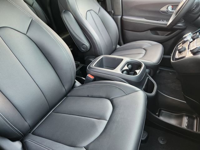 New 2026 Chrysler Pacifica Select image 9