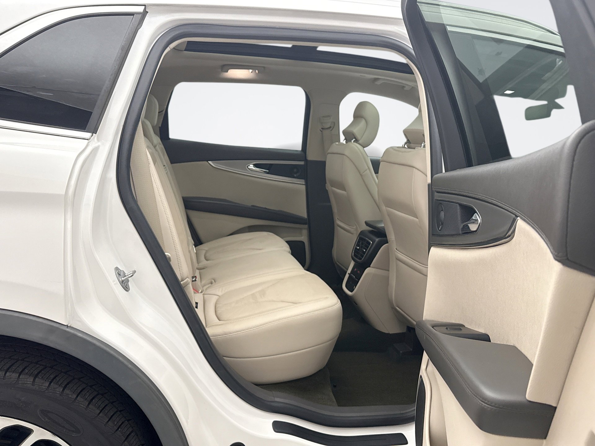 Used 2019 Lincoln Nautilus Reserve w/ Driver Assistance Package image 20